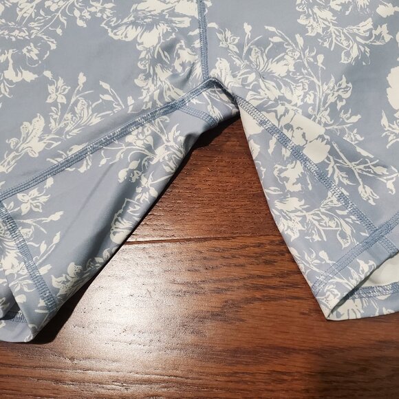 Reformation Ecomove 7 inch Blue Print Shorts, Size XL - Picture 13 of 16